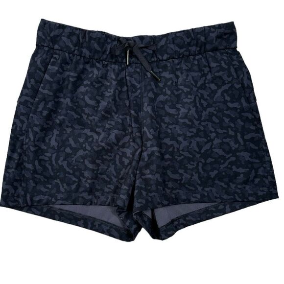 CRZ YOGA Black Camouflage Drawstring Waist 2.5 Active Shorts - Picture 3 of 8